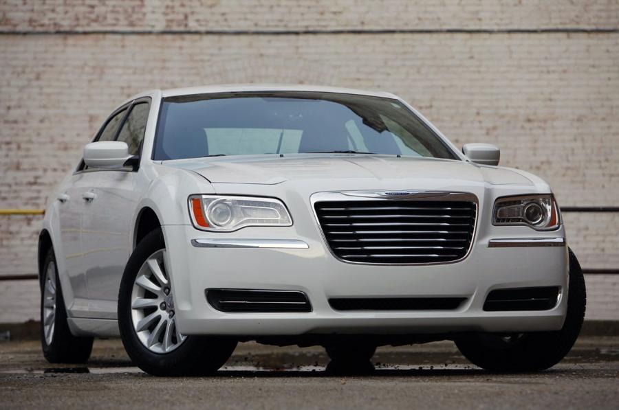  Chrysler 300C 2011 года  (фото 47 из 83)